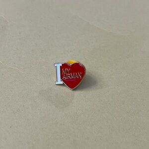 Red Heart 'I Love My Airman' Pin